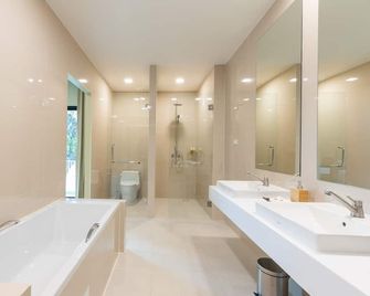 Porestva Hotel Sriracha - Si Racha - Μπάνιο