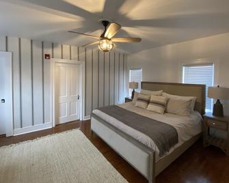 Remodeled Historical Home In Bourbonnais. - Bourbonnais - Bedroom