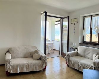 'casa Pedum'- Large Apartment With Panoramic Views Of Lake Maggiore + Mountain - Stresa - Salon