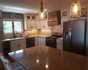 Year Round Lake Home On Sandy Beach - Walker - Kitchen