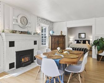 SoMD Cottage 1.5 acres of gorgeous coastal living! - Lusby - Comedor