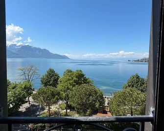 فندق بارك آند ليك - مونتروي - شرفة