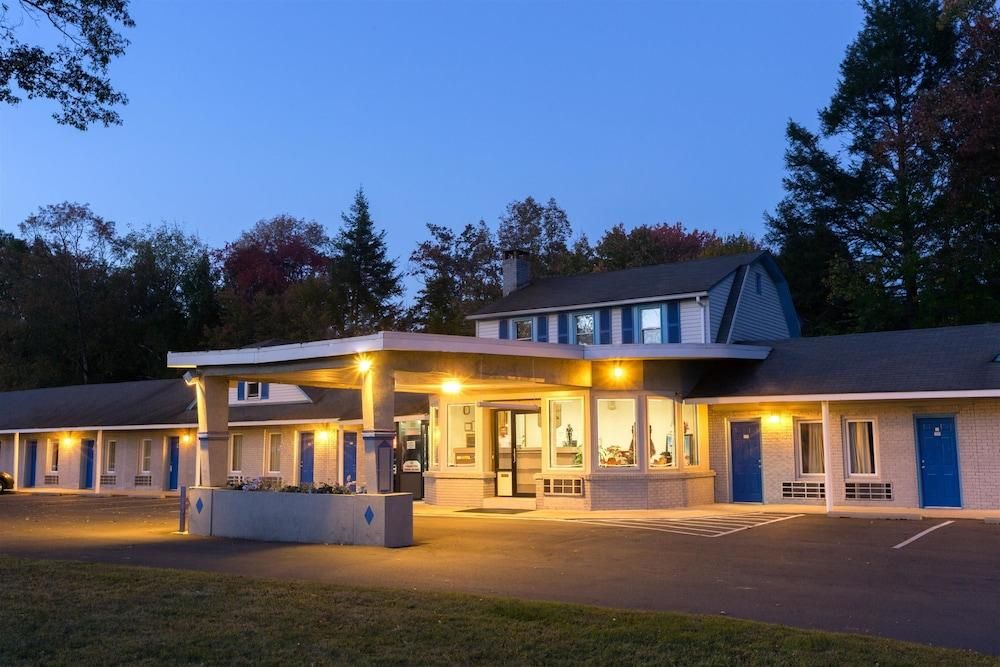 Night Lodge Pocono/bartonsville