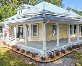 Historic home away from home - Bushnell - Edificio