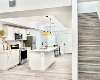 6 min downtown New home - San Antonio