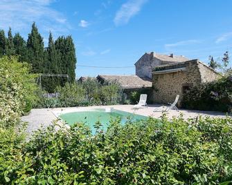 Village house, authenticity, charm with private pool - Rochegude - Piscina