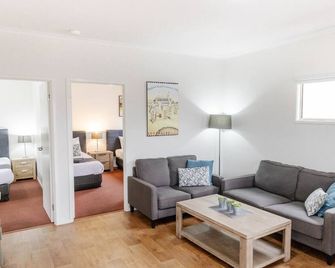 The Sundowner Cabin & Tourist Park - Whyalla - Obývací pokoj