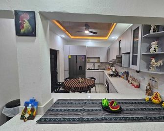 Entire House. Centrally located, with all the comforts and amenities. - Zacapa