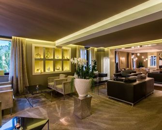 Arnsbourg Restaurant Et Hotel - Baerenthal - Lounge