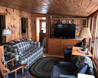 Beautiful Lakefront Cottage with private dock - Stoneham - Sala de estar