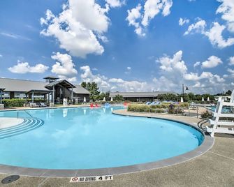 Family-Friendly Brookshire Home with Game Room! - Brookshire - Pool