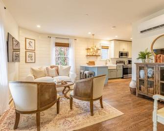 Downtown Luxury Farmhouse Apartment #1 - West Dundee - Living room
