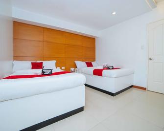 RedDoorz near Bambang Station - Manila - Habitación