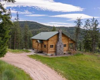 Remote Mountain Cabin with Incredible Views - Superior - Building