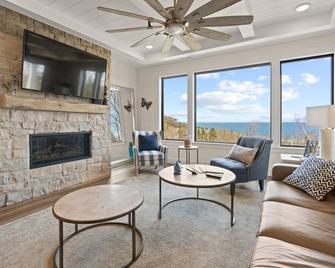 Beautiful Modern Condo With Incredible View! - Sister Bay - Living room
