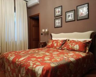 Casa Asso di Coppe B&B - Alba - Ložnice
