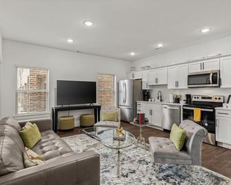 The Warhol - Pet-Friendly Apartment - Bentonville - Living room