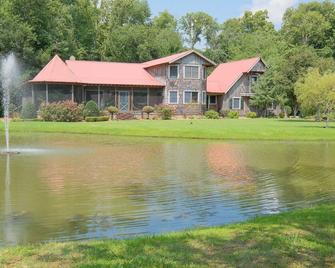 Homeplace: Perfect For Extended Stays (90) Days Minimum - Edenton - Building