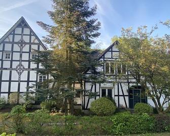 Gut Vasbach Ferienwohnungen - Kirchhundem - Gebäude