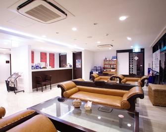 Royal Hotel - Yomitan - Lobby