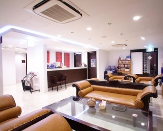 Royal Hotel - Yomitan - Lobby