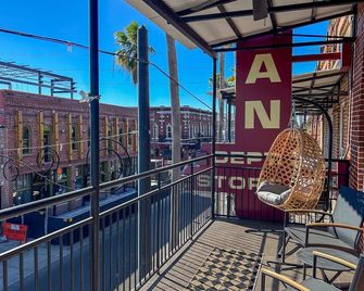 Casa Ybor Apartments on 7th Ave - Tampa - Balcón