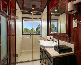 La Regina Classic Cruise - Ha Long - Bathroom