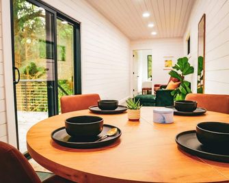 Unique Cabin on the Beechfork River, nestled in the heart of the Bourbon Trail - Springfield - Salle à manger