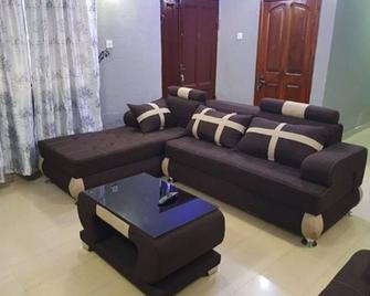 En-suite 3 Bedroom Flat - Ikeja - Living room