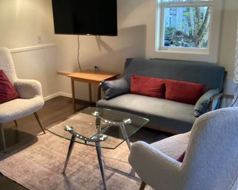 Centrally located private studio in Chemainus - Chemainus - Obývací pokoj