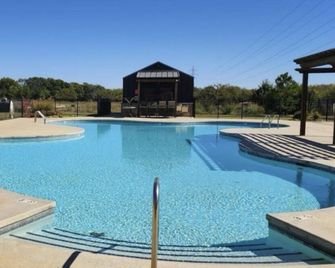 Beautiful 4 Bedroom Home in Owasso! - Owasso - Pool