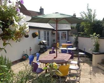 The Old Red Lion - Thame - Patio