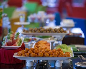 Patra Bandung Hotel - Bandung - Buffet