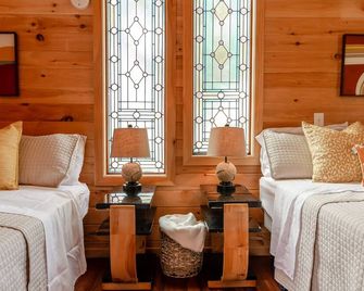 Upper Bunk - ADA accessible suite at New Park Event Venue - Ithaca - Living room