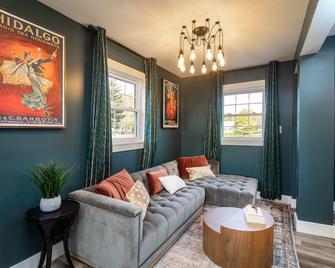 Sojourn at The Legacy Inn - Luray - Вітальня