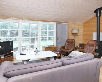 Tranquil Holiday Home in Fjerritslev Jutland With Terrace - Fjerritslev - Obývací pokoj