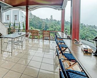Capital O 92276 Hotel Pesona Gunung - Salatiga - Balcone