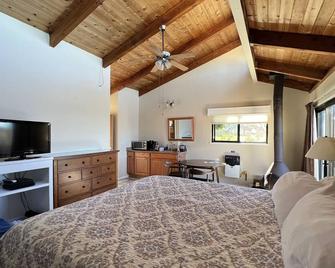 Fort Ross Lodge - Jenner - Bedroom