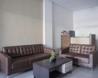 RedDoorz @ Bandengan Jakarta - Jakarta - Salon