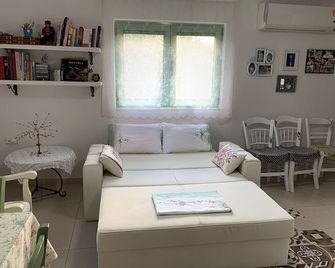 Arhondia House - Ierapetra - Wohnzimmer