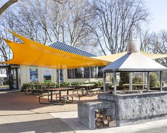 Hastings Top 10 Holiday Park - Hastings - Patio