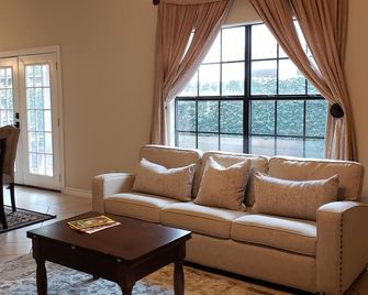 The Monarch - Brownsville - Wohnzimmer