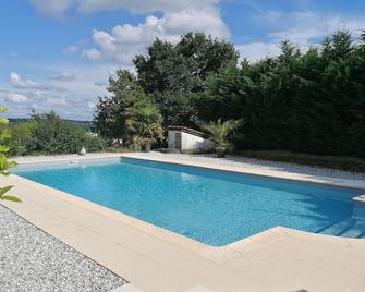 Maison Héouguère 29km from Dax and 15km from Orthez, and 5min from Amou - Amou - Piscina