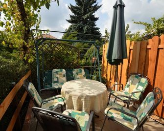 If you want to relax after city and culture, then you are right with us - Berlin - Balkon