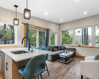SS#4- SUPsurfer– Cozy inlet cabin with view! - Ucluelet - Salon
