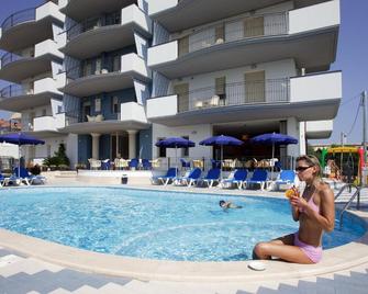 Residence il Girasole 1 - Alba Adriatica - Zwembad