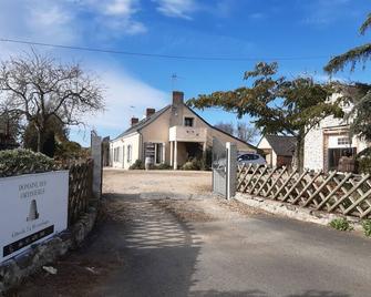 La Maison-Gîte-Family-Ensuite with Shower-Garden view - Beaulieu-sur-Layon