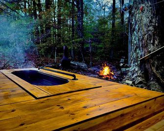 Custom Hot Tub Cabin Near Cook Forest+anf: Knotty Pine Lodge - Marienville