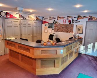 Lake View Motel - Cooperstown - Front desk