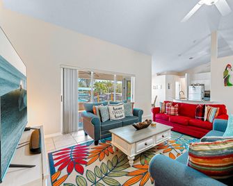 306 Jack Drive - Cocoa Beach - Living room